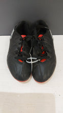 Load image into Gallery viewer, Umbro soccer cleats 13