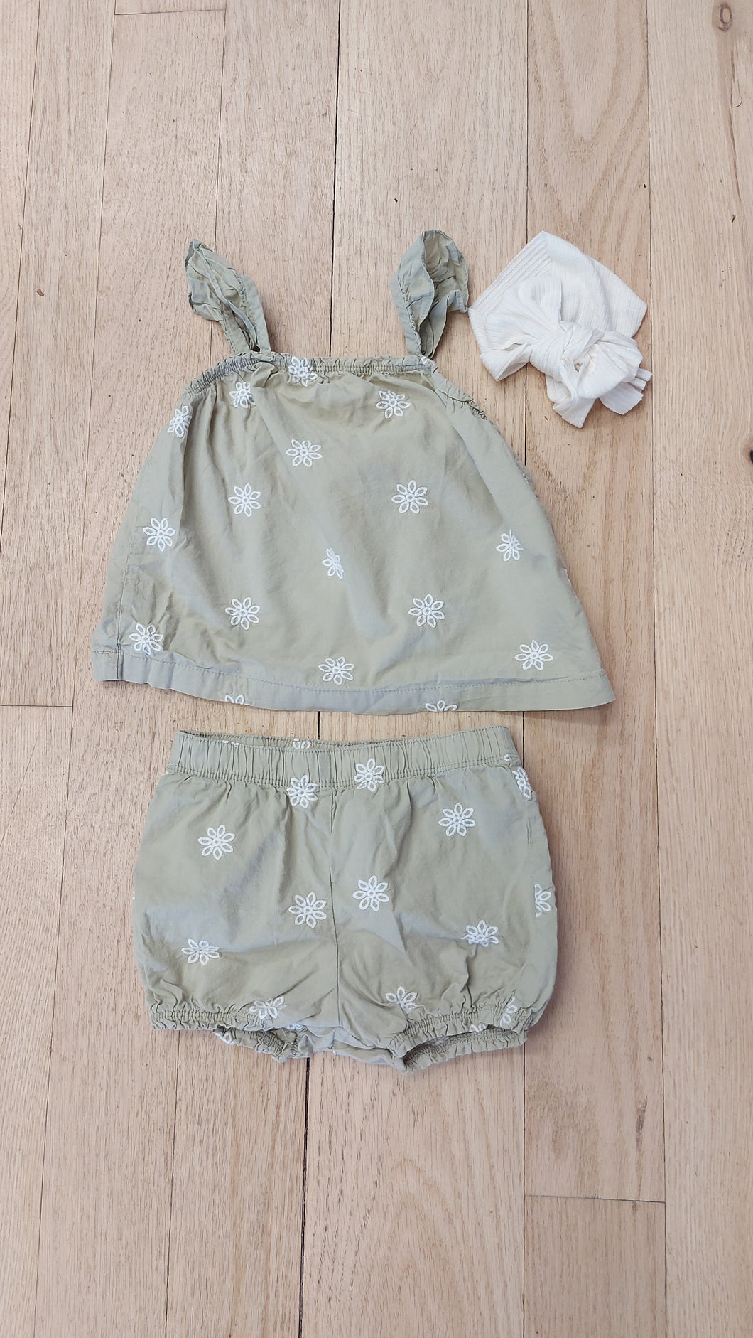 Carters green outfit 12m