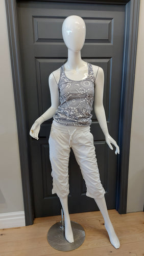 Lululemon white capris 6