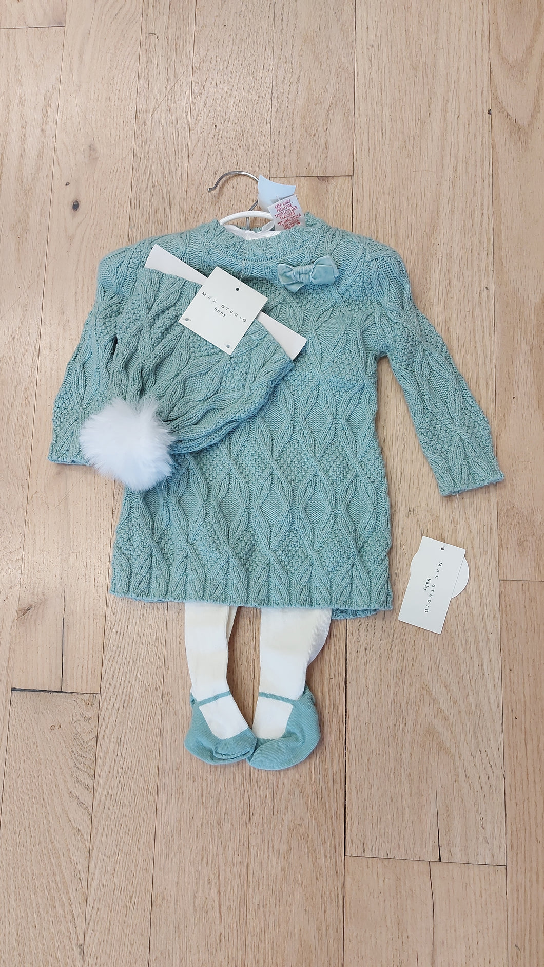 Max Studio green outfit 3-6m