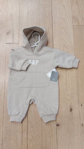 Gap beige sleeper 0-3m