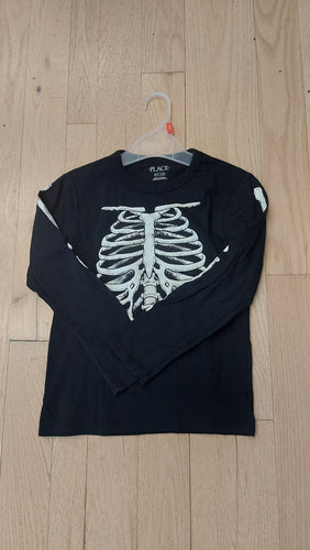 Place black shirt 5/6