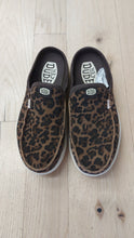 Load image into Gallery viewer, Hey Dude shoes 7